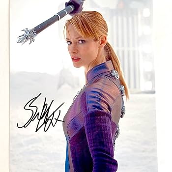 バイオハザード シエンナ・ギロリー 直筆サイン入り写真　保証書 ジル　mc2 Amazon.co.jp: バイオハザード シエンナギロリー 直筆サイン入り